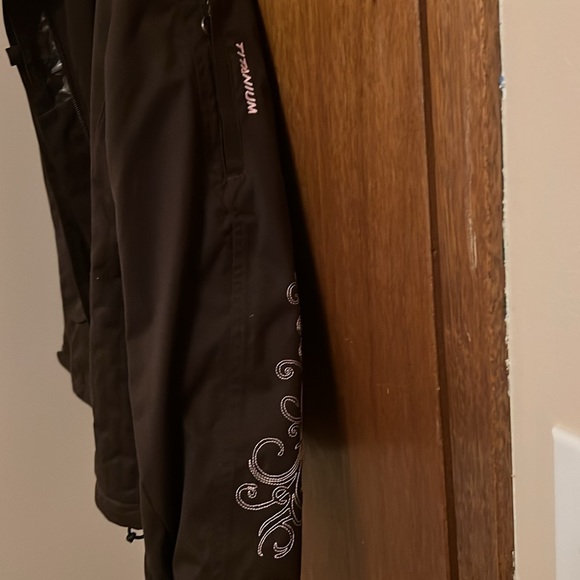 Woman’s Columbia Winter Jacket - Picture 5 of 8